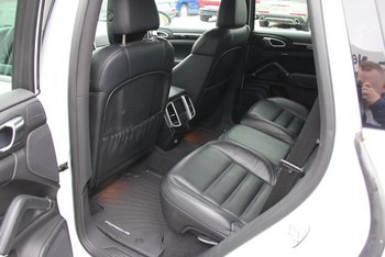 Porsche Cayenne 3.0d 245PS Platinium Edition Panoramadach Luftfederung Adaptiv Sitze Sitzbelüftung