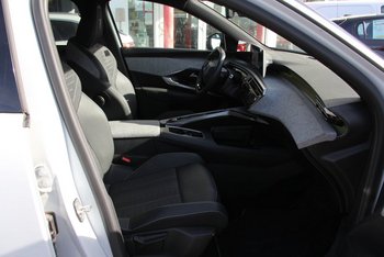 Peugeot 5008 1.2i 145PS GT FULL-LED 7 Sitze Sitzheizung 19ZOLL