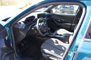 Peugeot 2008 1.2i Allure LED Wireless Sunset ALU 17 ZOLL