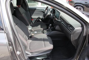Ford Focus Turnier 1.0 155PS ST-LINE LED Adaptiv Tempomat CAM 17ZOLL