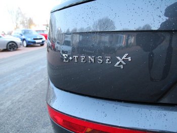 DS Automobiles DS7 Plug in Hybrid 299PS Allrad RIVOLI LED NAV 19Zoll