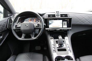 DS Automobiles DS7 Plug in Hybrid 299PS Allrad RIVOLI LED NAV 19Zoll