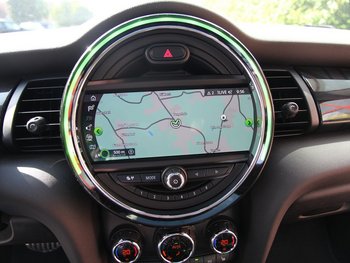 Mini Cooper S 2.0i 192PS JCW Panorama LED Scheinwerfer Sitzheizung Wireless