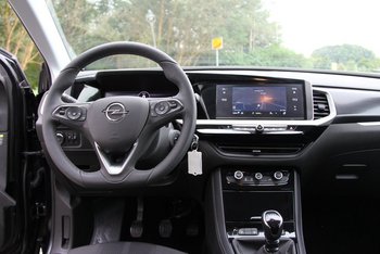 Opel Grandland 1.2i GS LINE FULL-LED NAV Sitzheizung 18 ZOLL