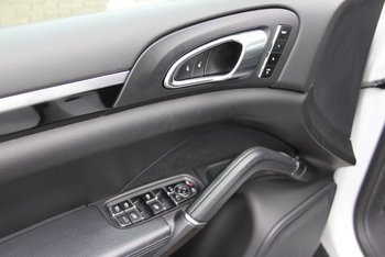 Porsche Cayenne 3.0d 245PS Platinium Edition Panoramadach Luftfederung Adaptiv Sitze Sitzbelüftung
