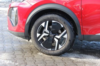 Peugeot 2008 1.2i Allure Navigation LED 17 ZOLL