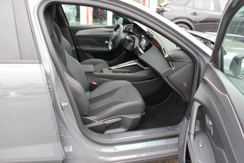 Peugeot 408 1.6e HYBRID GT FULL-LED Night Vision