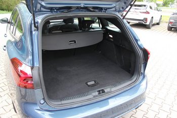 Ford Focus Turnier 1.5d 115PS ST-LINE LED Tempomat 17ZOLL