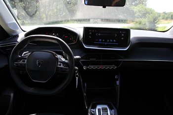 Peugeot 208 1.2i 110PS Automatik STYLE LED PDC Tempomat Spurassistent