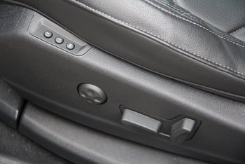 DS Automobiles DS7 Plug in Hybrid 299PS Allrad RIVOLI LED NAV 19Zoll