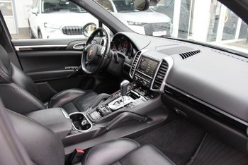 Porsche Cayenne 3.0d 245PS Platinium Edition Panoramadach Luftfederung Adaptiv Sitze Sitzbelüftung