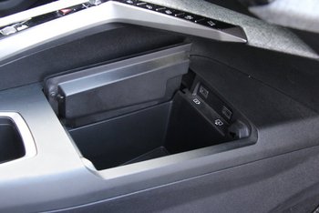 Peugeot 5008 1.2i 145PS GT FULL-LED 7 Sitze Sitzheizung 19ZOLL