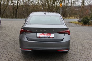 Skoda Octavia TSI DSG 150PS Selection LED Kamera ALU Sunset Smart Link Lichtsensor Lordose wireless