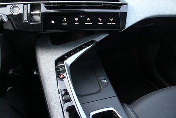 Peugeot 5008 1.2i 145PS GT FULL-LED 7 Sitze Sitzheizung 19ZOLL VORSCHADEN