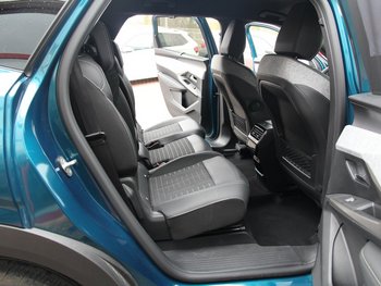 Peugeot 5008 1.2i 145PS GT FULL-LED 7 Sitze Sitzheizung 19ZOLL