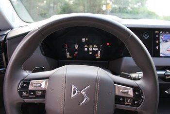 DS4 Automatik 1.2 145PS ETOILE NAV HUD LED ALU 19 ZOLL