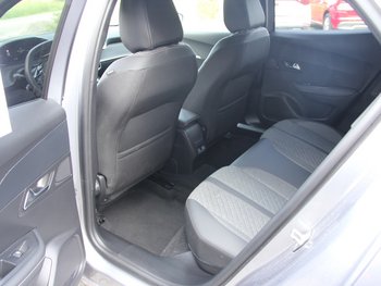Peugeot 2008 1.2i Allure Navigation Tom Tom LED 17 ZOLL