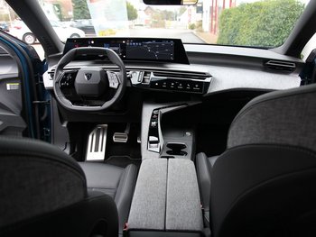 Peugeot 5008 1.2i 145PS GT FULL-LED 7 Sitze Sitzheizung 19ZOLL