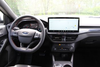 Ford Focus Turnier 1.0 155PS ST-LINE LED Adaptiv Tempomat CAM 17ZOLL