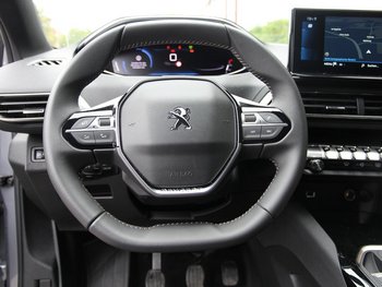 Peugeot 3008 1.2i Allure Pack Adaptiv Tempomat Navigation LED 18 ZOLL Keyless Kamera