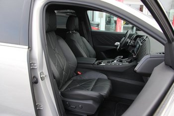 DS Automobiles DS7 Plug in Hybrid 299PS Allrad RIVOLI LED NAV 19Zoll