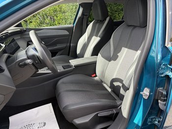Peugeot 408 1.6e HYBRID LED Adaptiv Tempomat ALU 19 ZOLL CAM
