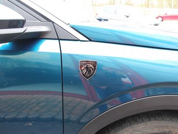 Peugeot 5008 1.2i 145PS GT FULL-LED 7 Sitze Sitzheizung 19ZOLL