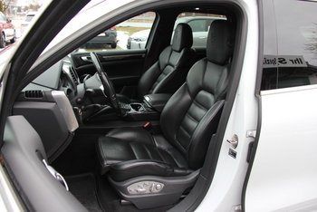 Porsche Cayenne 3.0d 245PS Platinium Edition Panoramadach Luftfederung Adaptiv Sitze Sitzbelüftung