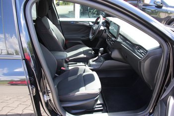 Ford Focus Turnier 1.0 155PS ST-LINE LED Adaptiv Tempomat CAM 17ZOLL
