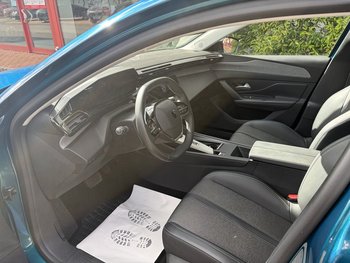 Peugeot 408 1.6e HYBRID LED Adaptiv Tempomat ALU 19 ZOLL CAM