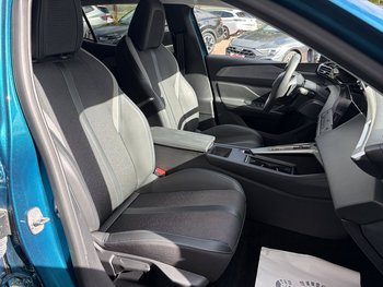 Peugeot 408 1.6e HYBRID LED Adaptiv Tempomat ALU 19 ZOLL CAM