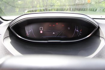 Peugeot 3008 1.2i Allure Navigation LED 18 ZOLL Keyless Kamera