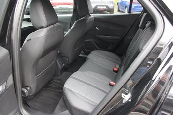 Peugeot e-2008 Elektro 136PS 50 KWH Allure LED SmartLink Tempomat 11KW