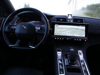 DS Automobiles DS7 Plug in Hybrid 299PS Allrad RIVOLI LED NAV 19Zoll