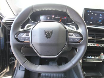 Peugeot 208 1.2i 100PS Allure LED Klimaautomatik Sunset