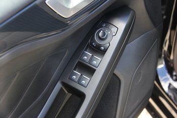 Ford Focus Turnier 1.0 155PS ST-LINE LED Adaptiv Tempomat CAM 17ZOLL
