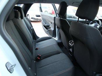 Peugeot e-308 Elektro 156PS 54 KWH Style LED SmartLink Adaptiv Tempomat 11KW