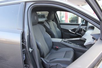 Peugeot 5008 1.2i 145PS GT FULL-LED 7 Sitze Sitzheizung 19ZOLL