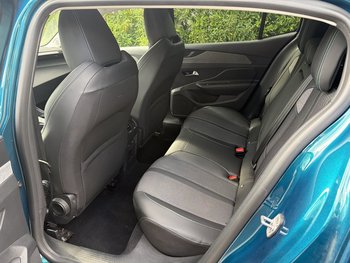 Peugeot 408 1.6e HYBRID LED Adaptiv Tempomat ALU 19 ZOLL CAM